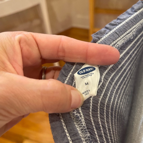 💜 5 for $25 or 3 for $18 Old Navy blue and white smocked doll top - Picture 4 of 5